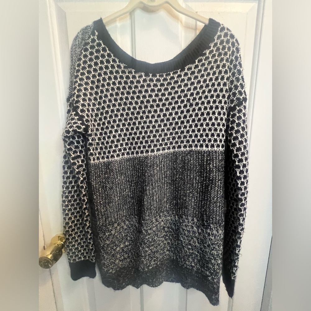 American Eagle Outfitters Black and White Crew Neck Sweater